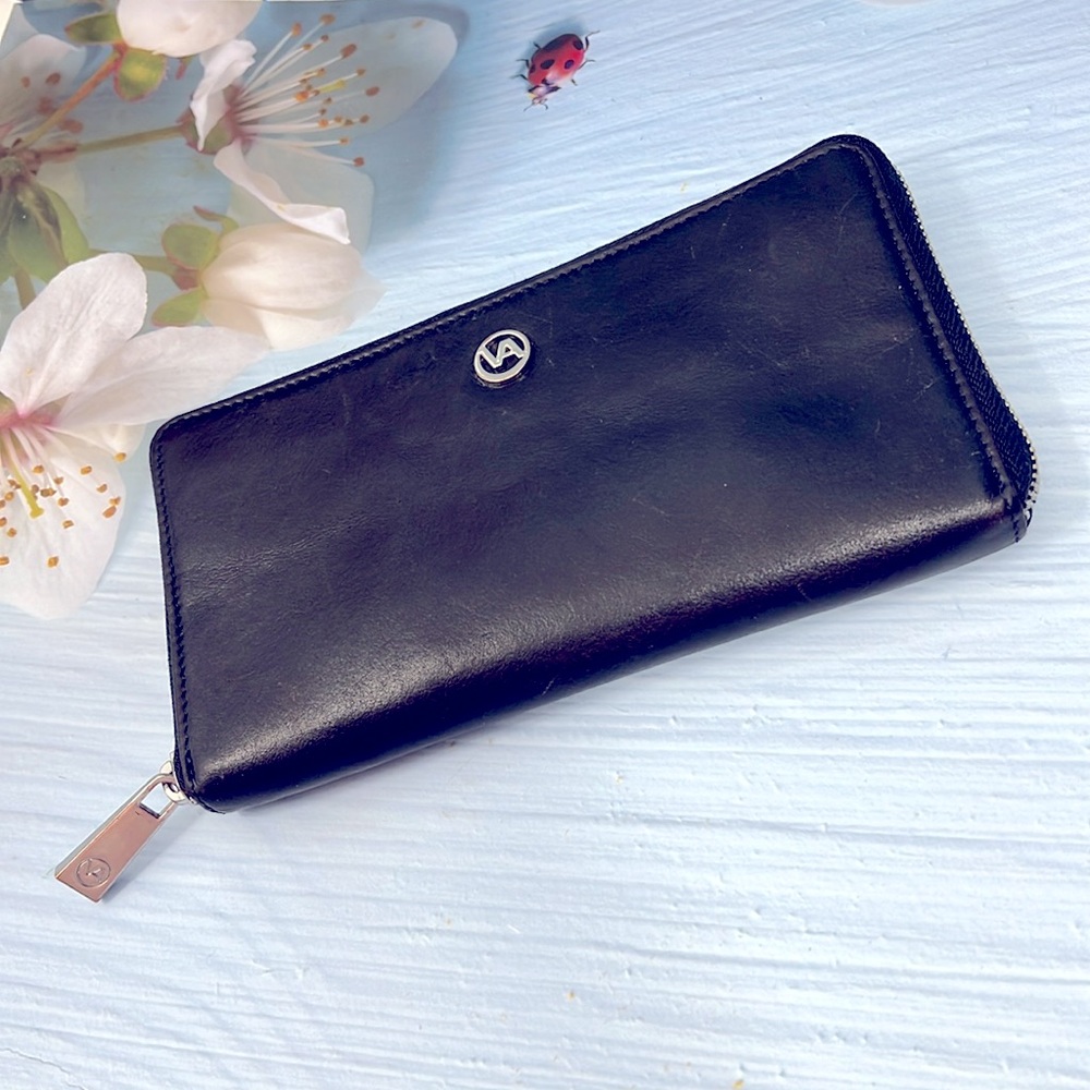 VALENTINA BLACK LEATHER ACCORDION ZIP AROUND WALLET